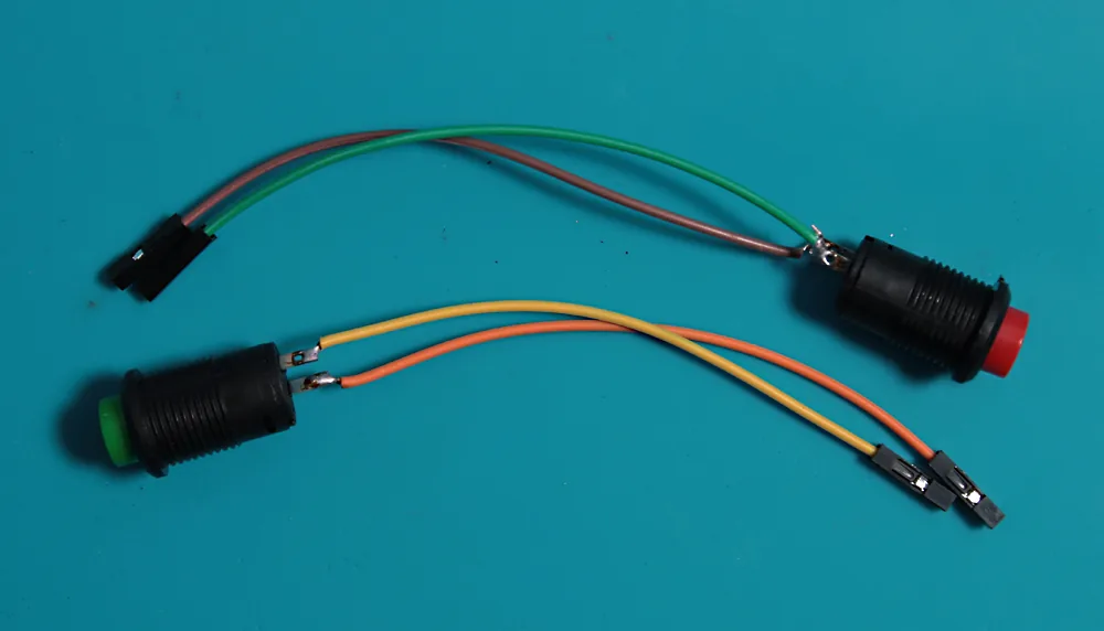 The record and play-endlessly momentary push-buttons fitted with new Dupont connectors in randomly chosen wire colours.