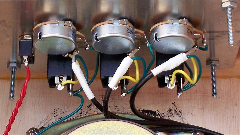Close-up detail of how the level potentiometers are wired on the front panel.